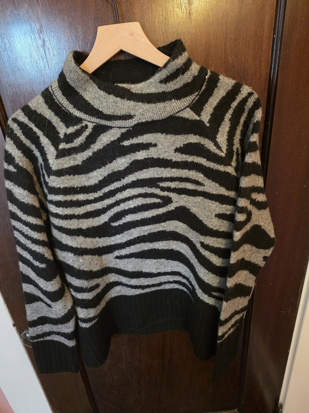 beachlunchlounge Black and Gray Zebra Turtleneck Sweater